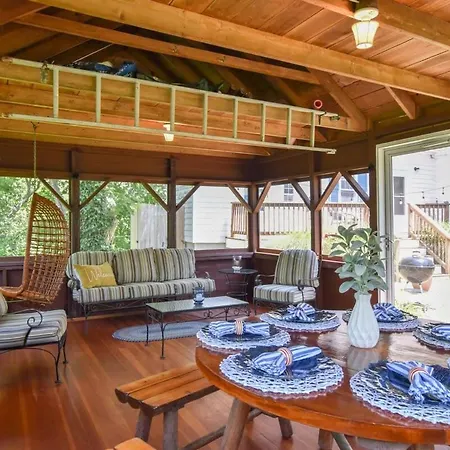 Villa Private Downtown Wellfleet Location